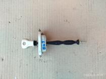 Ограничитель двери Mitsubishi Outlander 3 GF 2012-2023 Задн. Лев.