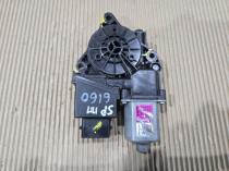 Мотор стеклоподъемника Kia Sportage QL 2015-2022 Перед. Прав.