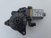 мотор стеклоподъемника Kia Sportage QL передний правый OEM 82470-2W000 общий вид