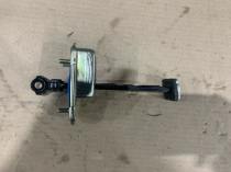 Ограничитель двери Kia Sportage QL 2015-2021 Перед. Прав.