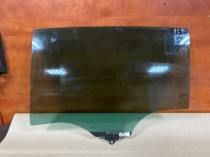 Стекло двери Kia Sportage QL 2015-2022 Задн. Лев.