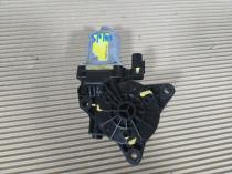 Мотор стеклоподъемника Kia Sportage QL 2015-2022 Перед. Прав.