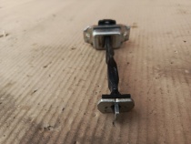 Ограничитель двери Kia Sportage QL 2015-2022 Задн. Прав.