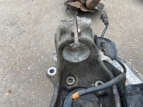 Кулак поворотный Kia Stinger J5 2017- Перед. Лев.