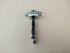 Ограничитель двери Mitsubishi Outlander 3 GF 2012-2021 Задн. Лев.