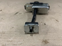 Ограничитель двери Kia Sportage QL 2015-2021 Задн. Лев.