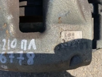 Суппорт тормозной Toyota Corolla E210 E210 2018- Перед. Лев.