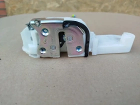 Замок двери Mitsubishi Outlander 3 GF 2012-2021 Перед. Лев.