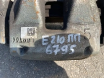 Суппорт тормозной Toyota Corolla E210 E210 2018- Перед. Прав.