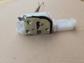 Замок двери Mitsubishi Outlander 3 GF 2012-2022 Перед. Лев.