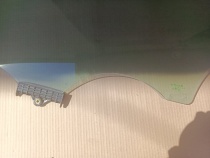 Стекло двери Kia Sportage QL 2015-2021 Перед. Лев.