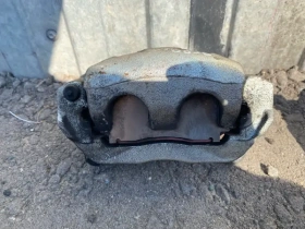 Суппорт тормозной Mitsubishi Outlander 3 GF 2012-2023 Перед. Лев.