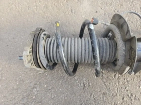 Амортизатор подвески Kia Stinger J5 2017- Перед. Прав.