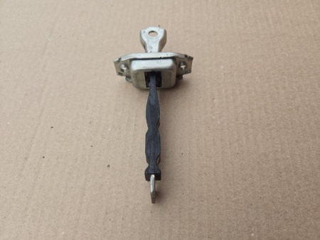 Ограничитель двери Mitsubishi Outlander 3 GF 2012-2022 Перед. Прав.