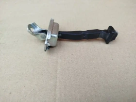 Ограничитель двери Mitsubishi Outlander 3 GF 2012-2021 Перед. Лев.