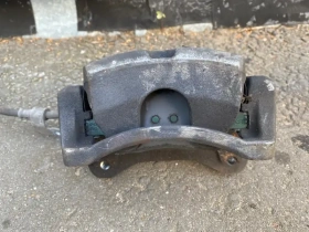 Суппорт тормозной Kia Stinger J5 2017- Перед. Лев.