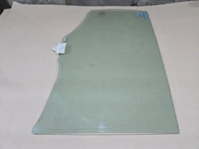 Стекло двери Kia Stinger J5 2017- Задн. Прав.