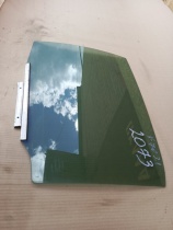 Стекло двери Toyota Camry 70 XV70 2017-2024 Задн. Лев.