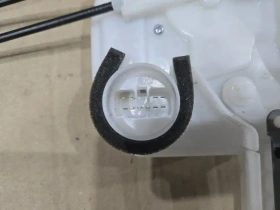 Замок двери Mitsubishi Outlander 3 GF 2012-2022 Перед. Лев.