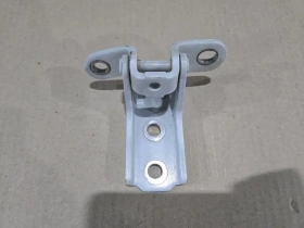 Петля двери нижняя Kia Stinger J5 2017- Перед. Прав.