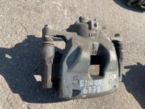 Суппорт тормозной Toyota Corolla E210 E210 2018- Перед. Лев.