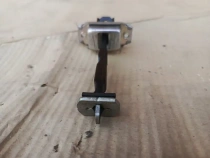 Ограничитель двери Nissan Qashqai J11 2013-2022 Перед. Прав.