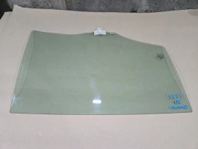 Стекло двери Kia Stinger J5 2017- Задн. Прав.