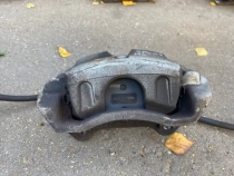 Суппорт тормозной Kia Sportage QL 2015-2022 Перед. Лев.