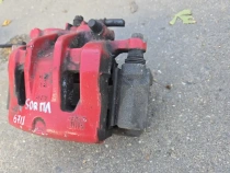 Суппорт тормозной Kia Sorento Prime UM 2014-2020 Перед. Лев.