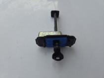 Ограничитель двери Kia Sportage QL 2015-2021 Перед. Прав.