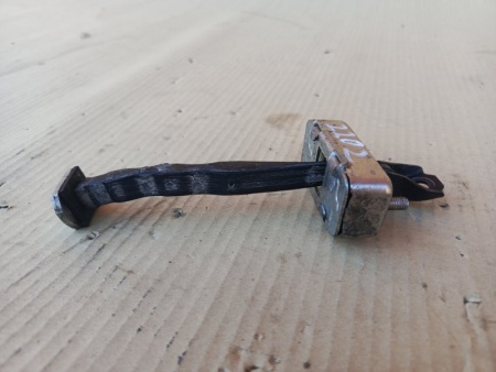 Ограничитель двери Infiniti Q50 V37 2013-2023 Задн. Прав.