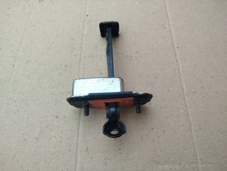 Ограничитель двери Kia Sportage QL 2015-2021 Задн. Прав.