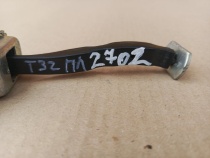 Ограничитель двери Nissan X-TRAIL T32R 2013-2022 Перед. Лев.