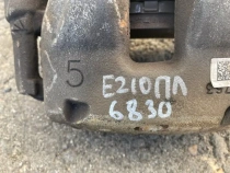 Суппорт тормозной Toyota Corolla E210 E210 2018- Перед. Лев.