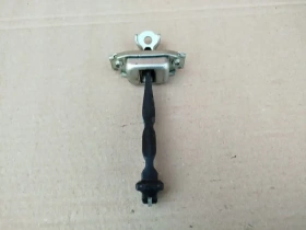 Ограничитель двери Mitsubishi Outlander 3 GF 2012-2021 Задн. Прав.