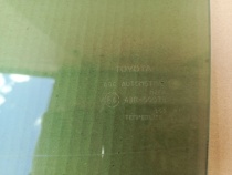 Стекло двери Toyota Camry 70 XV70 2017-2024 Задн. Лев.