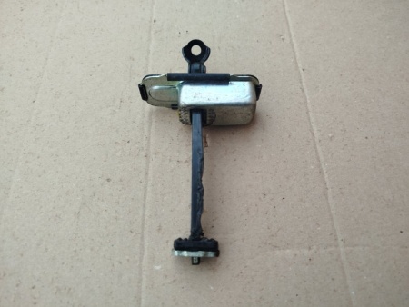 Ограничитель двери Kia Sportage QL 2015-2021 Задн. Прав.