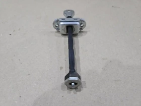 Ограничитель двери Toyota C-HR MAXH10 2016-2023 Перед. Лев.