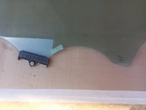 Стекло двери Kia Sportage QL 2015-2021 Перед. Лев.