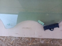 Стекло двери Kia Sportage QL 2015-2021 Перед. Прав.