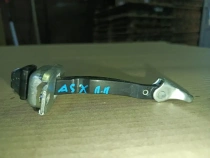 Ограничитель двери Mitsubishi ASX GA 2020-2023 Перед. Прав.