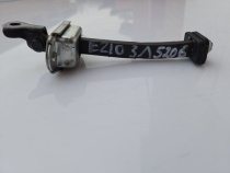 Ограничитель двери Toyota Corolla E210 MZEH12, NRE210, ZWE211 2018-2023 Задн. Лев.