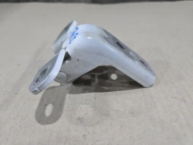 Петля двери нижняя Kia Stinger J5 2017- Перед. Прав.