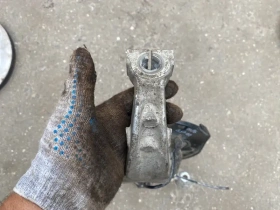 Кулак поворотный Infiniti Q50 V37 2013- Перед. Прав.