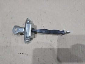 Ограничитель двери Mitsubishi Outlander 3 GF 2012-2022 Задн. Лев.