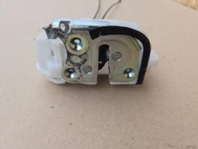 Замок двери Mitsubishi Outlander 3 GF 2012-2021 Задн. Лев.