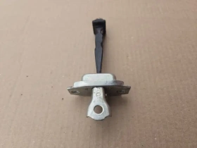 Ограничитель двери Mitsubishi Outlander 3 GF 2012-2022 Перед. Лев.