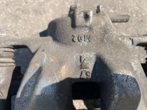 Суппорт тормозной Toyota Corolla E210 E210 2018- Перед. Лев.