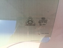 Стекло двери Kia Sportage QL 2015-2021 Перед. Лев.