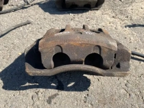 Суппорт тормозной Kia Sorento Prime UM 2014-2020 Перед. Лев.